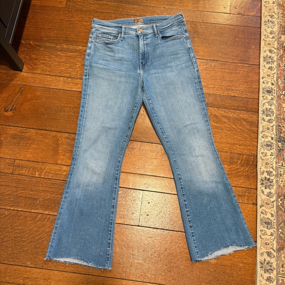 MOTHER Weekender Flare Crop Jeans in “Meet Cute” - Picture 2 of 3